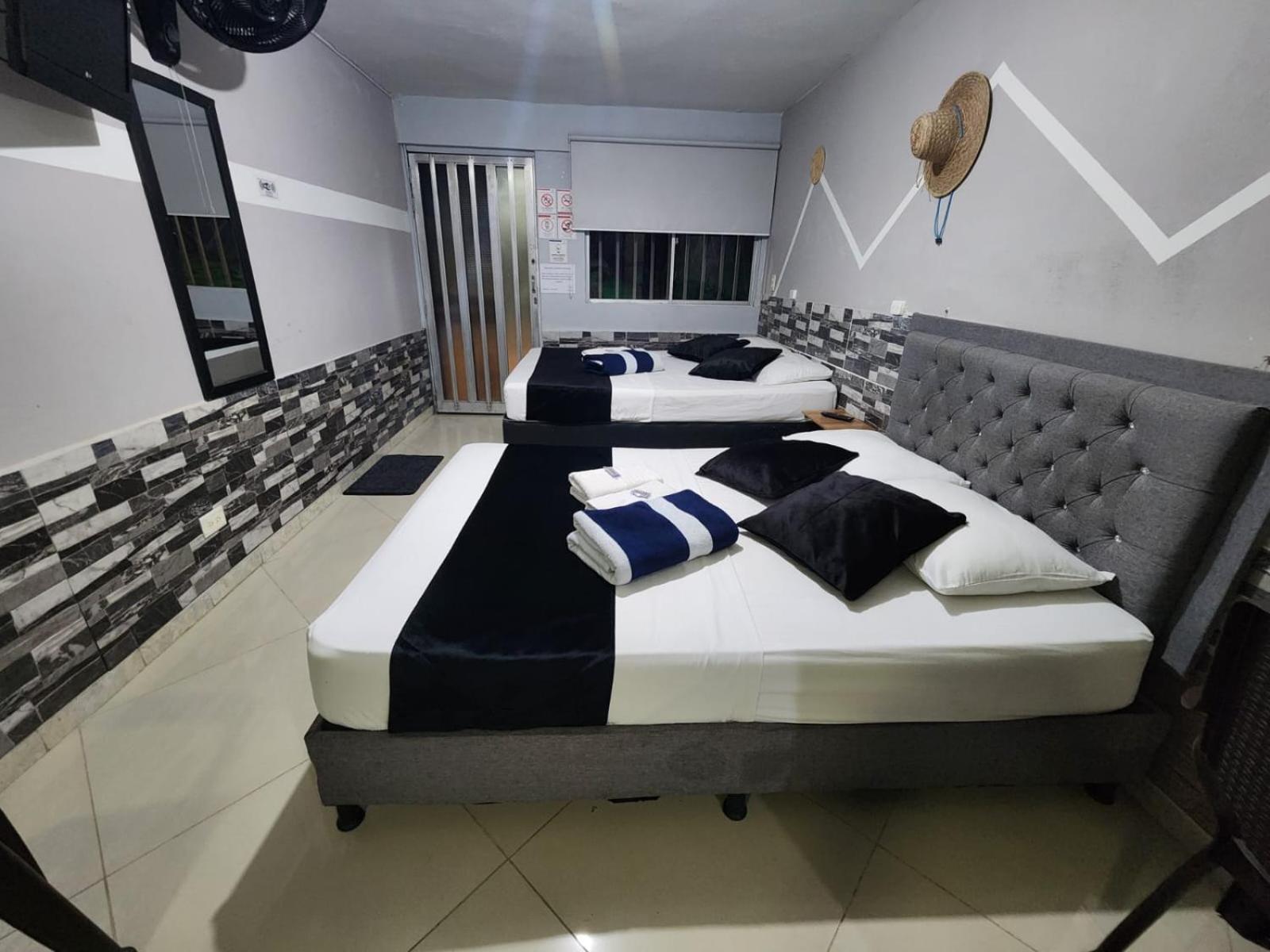 Hotel Medellin Calasanz Екстер'єр фото