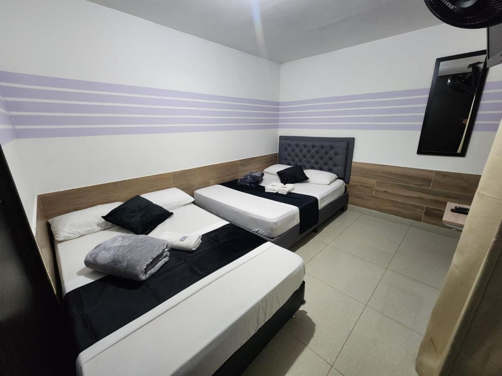 Hotel Medellin Calasanz Екстер'єр фото