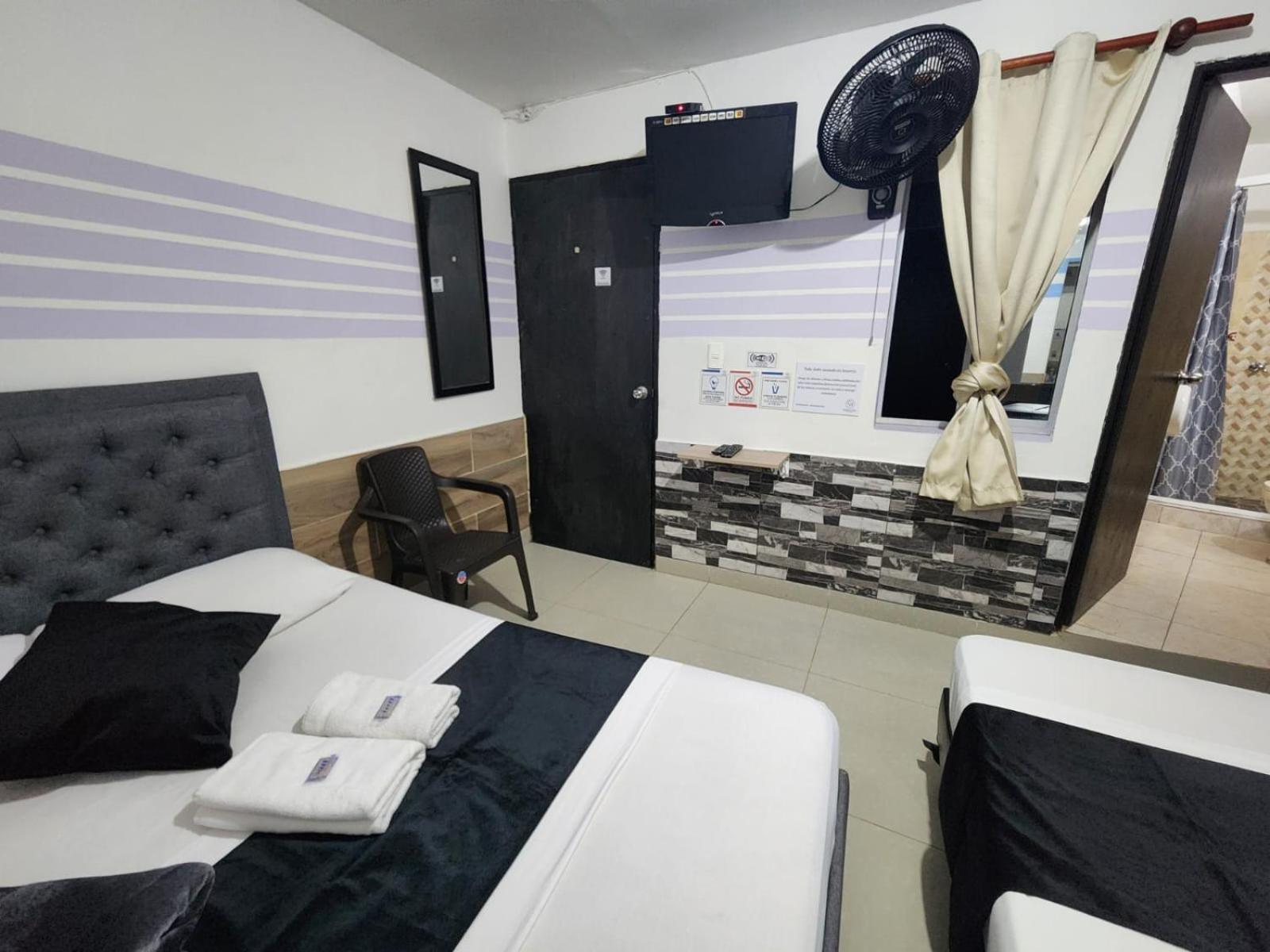 Hotel Medellin Calasanz Екстер'єр фото