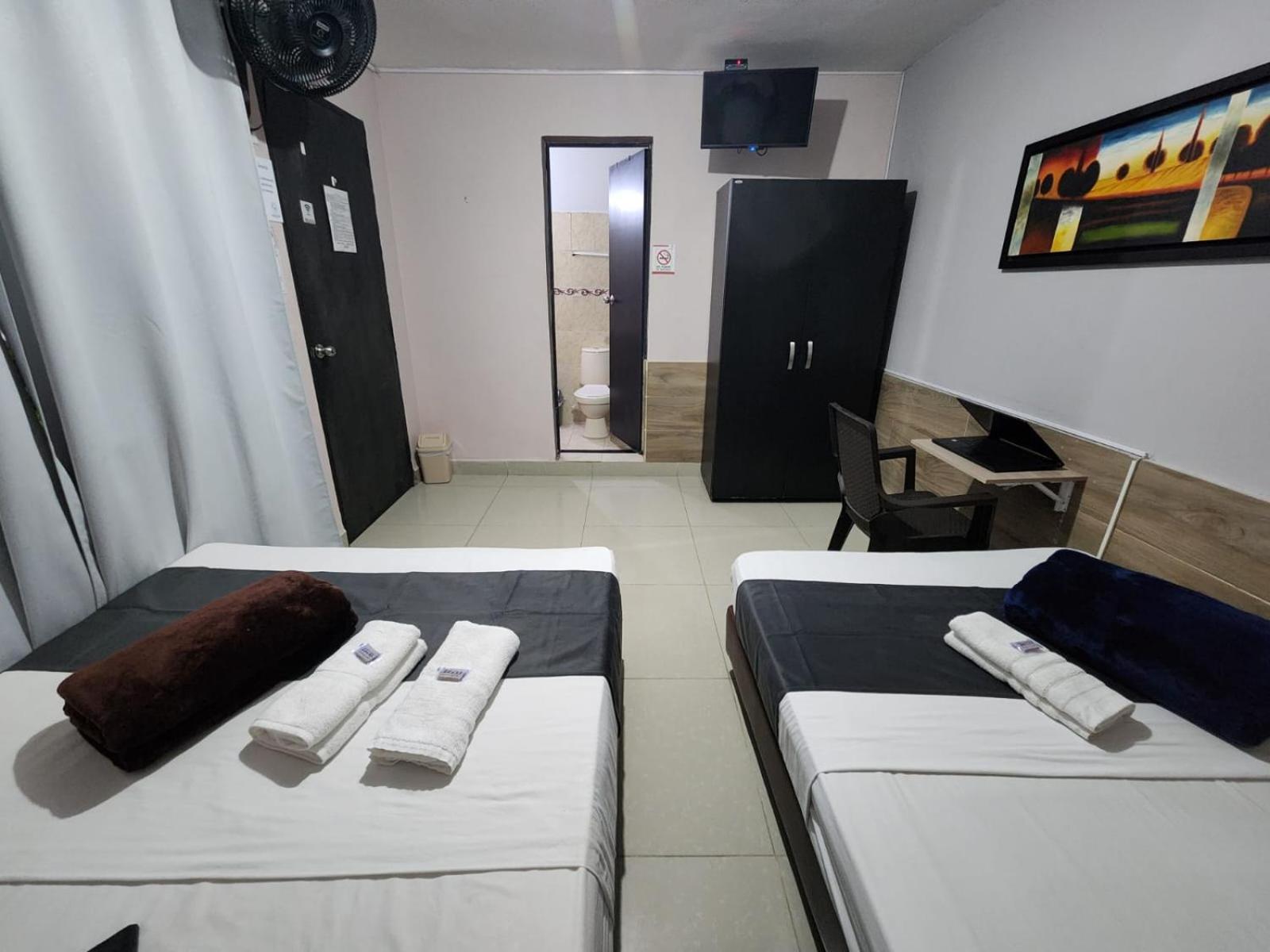 Hotel Medellin Calasanz Екстер'єр фото