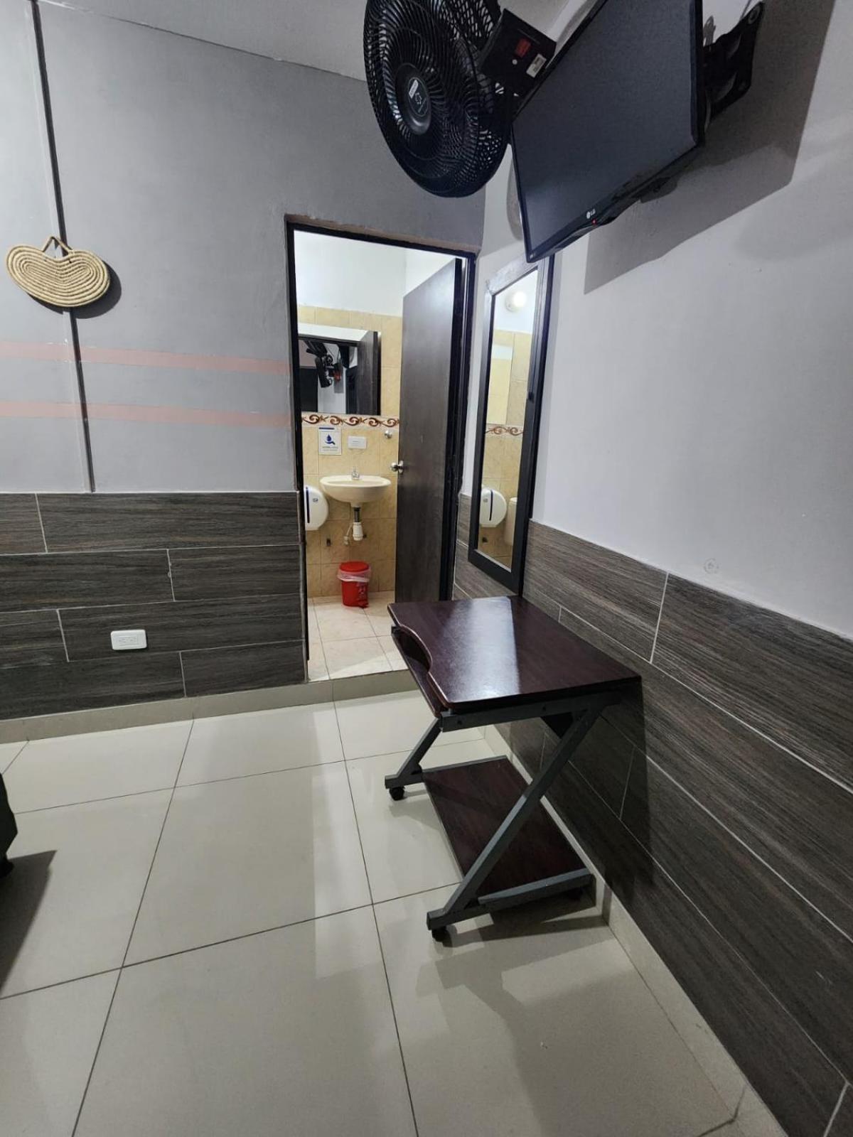 Hotel Medellin Calasanz Екстер'єр фото