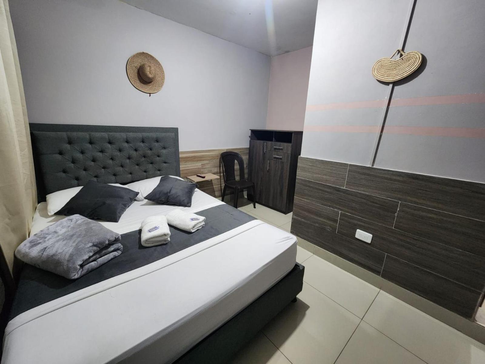 Hotel Medellin Calasanz Екстер'єр фото